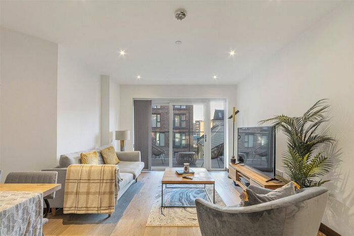 2 Bedroom Flat To Rent In Sacrist Apartments, - Abbey Road, Barking, IG11