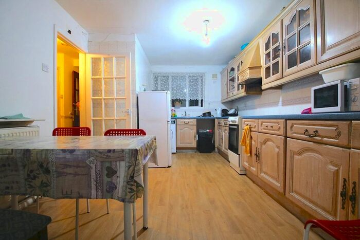 5 Bedroom Property To Rent In Sark Walk, London, E16