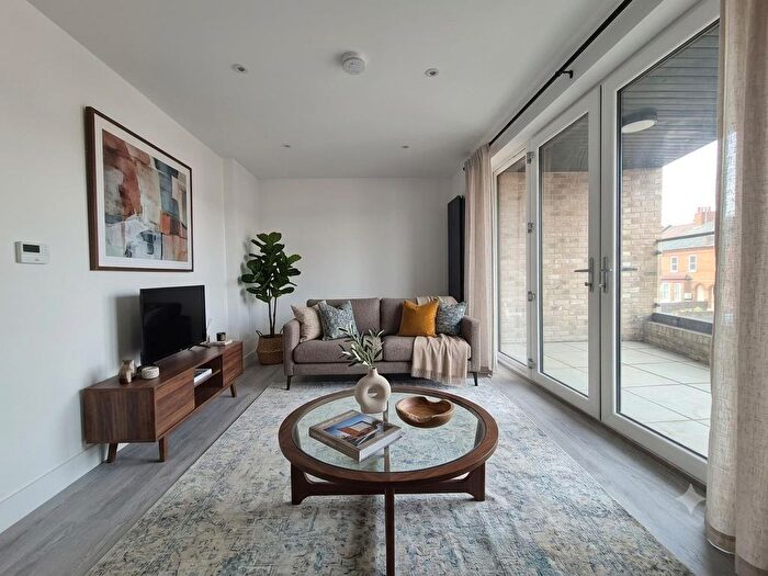 2 Bedroom Flat To Rent In Northfield Road, London, W13