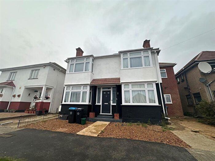 4 Bedroom Semi-Detached House To Rent In Eton Avenue, Wembley, HA0