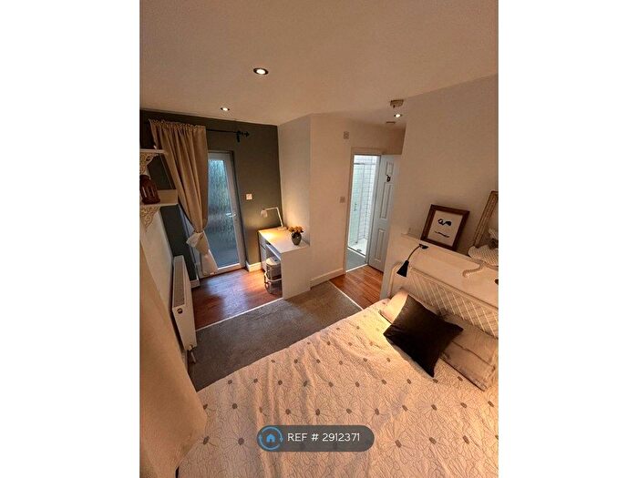 Studio To Rent In Salcombe Gardens, London, NW7