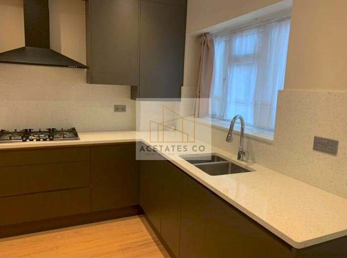 2 Bedroom End Of Terrace House To Rent In Shirley Drive, Hounslow, Greater London, TW3