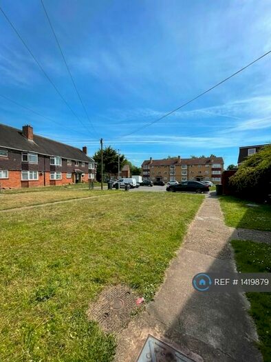 2 Bedroom Flat To Rent In Chadwell Avenue, Cheshunt, Waltham Cross, EN8