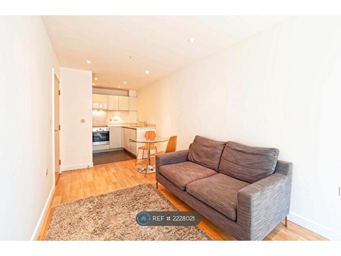 1 Bedroom Flat To Rent In Residence Tower, London, N4