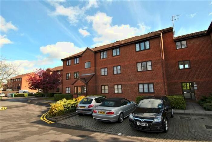 2 Bedroom Flat To Rent In Old Mill Gardens, Berkhamsted HP4