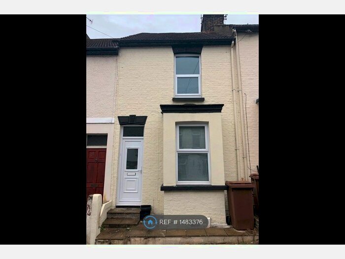 2 Bedroom Terraced House To Rent In Connaught Road, Chatham, ME4