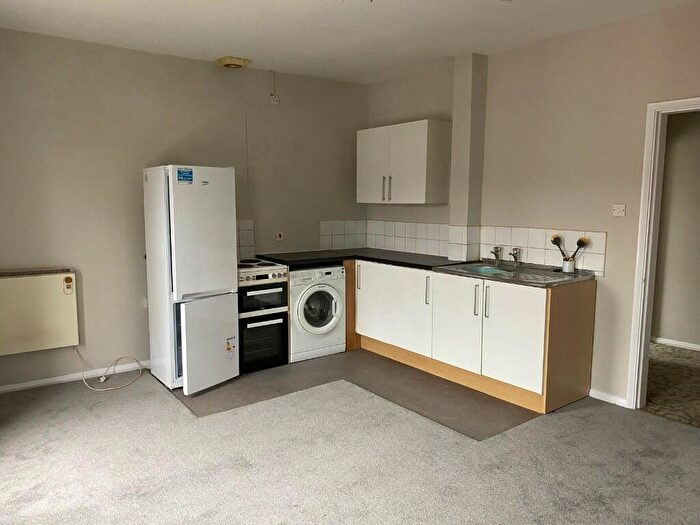 1 Bedroom Flat To Rent In Queen Street, Halesowen, West Midlands, B63