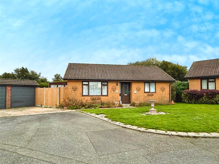 2 Bedroom Bungalow For Sale In Chessell Close, Cowes, Isle Of Wight, PO31
