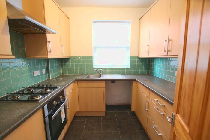 2 Bedroom Flat To Rent In Mora Road, Cricklewood, London, NW2