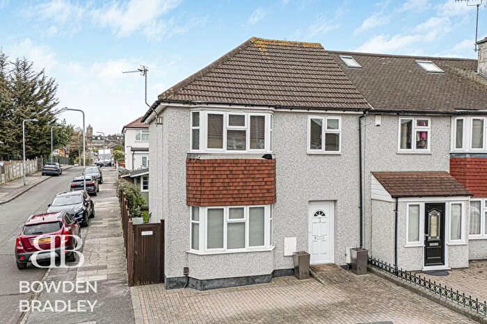 3 Bedroom End Terrace House For Sale In Yeomen Way, Hainault, IG6