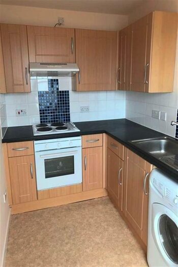 2 Bedroom Flat To Rent In Pittville Street, EH15