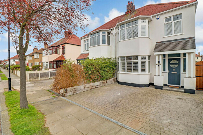 3 Bedroom Semi-Detached House To Rent In Huntingdon Road, Southend-on-sea, SS1