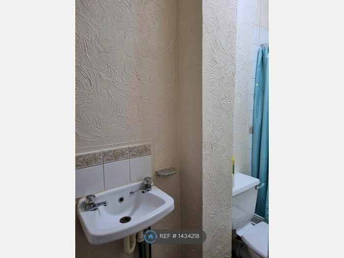 Studio To Rent In Dudley, Dudley, DY1