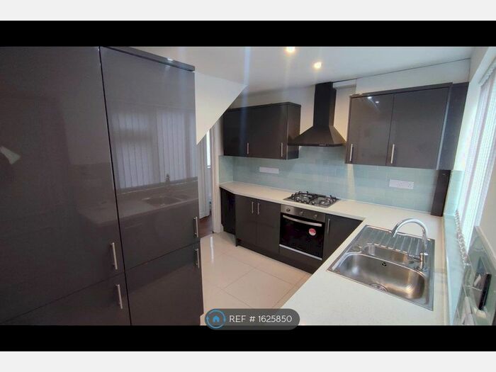 4 Bedroom Semi-Detached House To Rent In Ennerdale Avenue, Manchester, M21