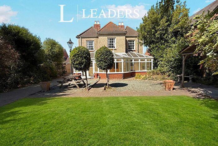 4 Bedroom Detached House For Sale In Grove Road, Gosport, Hampshire, PO12