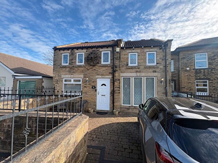 3 Bedroom Detached House For Sale In Lane End Mount, Pudsey, LS28