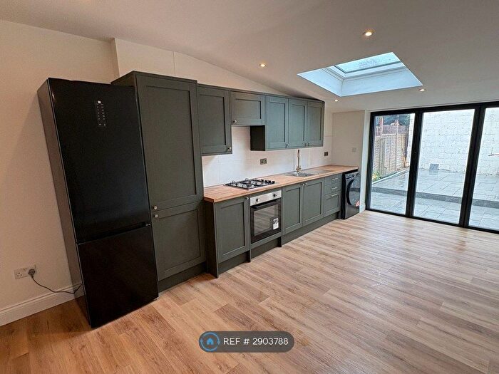 4 Bedroom End Terrace House To Rent In Oval Road, Croydon, CR0