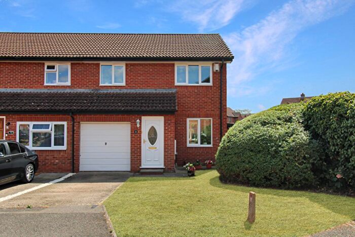 3 Bedroom Semi-Detached House For Sale In Friary Gardens, Newport Pagnell, Milton Keynes, Buckinghamshire, MK16