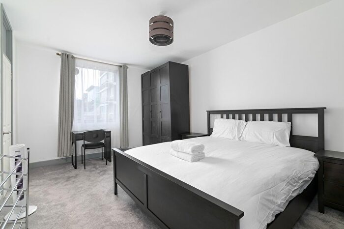 3 Bedroom Flat To Rent In Tollgate Gardens, London, NW6