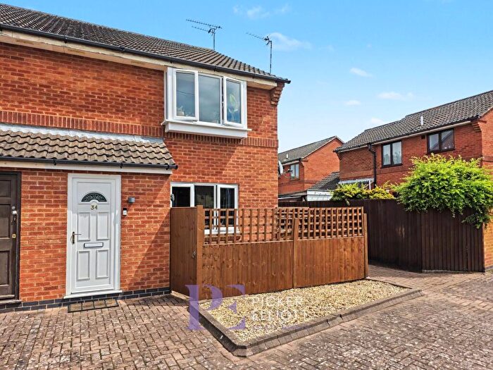 1 Bedroom Semi-Detached House For Sale In Wood Street, Hinckley, LE10