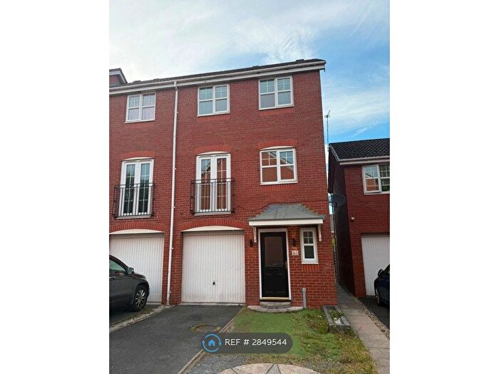 4 Bedroom End Of Terrace House To Rent In Park Close, Preston, PR2