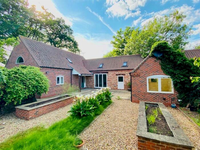 3 Bedroom Barn Conversion For Sale In Church Street, Long Bennington, Newark, NG23