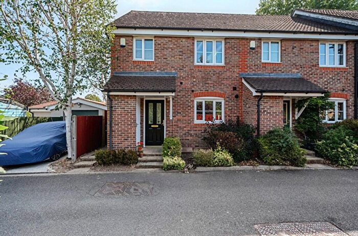 3 Bedroom End Of Terrace House For Sale In Bicknell Close, Guildford, Surrey, GU1