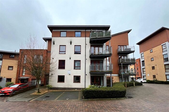 2 Bedroom Flat To Rent In Commonwealth Drive, Three Bridges, Crawley, West Sussex, RH10