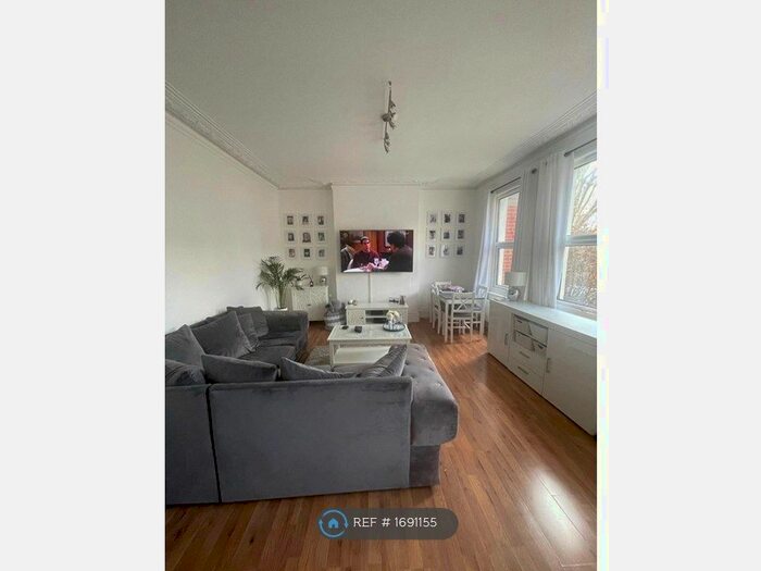 2 Bedroom Flat To Rent In Heathfield Road, Acton, W3