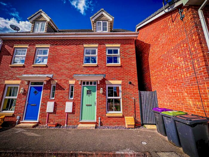 3 Bedroom Town House To Rent In Arvina Close, North Hykeham, Lincoln, LN6