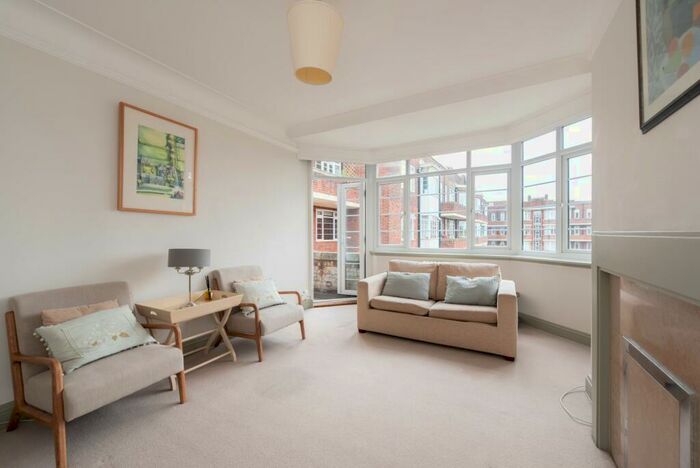 1 Bedroom Apartment For Sale In Hillfield Court, Belsize Avenue, London, NW3