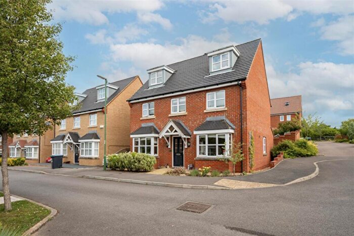 4 Bedroom Detached House For Sale In Larkspur Drive, Burgess Hill, RH15