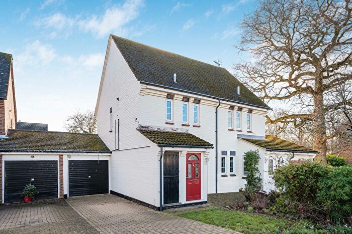 2 Bedroom Semi-Detached House For Sale In Cowdray Close, Milton Keynes, MK15