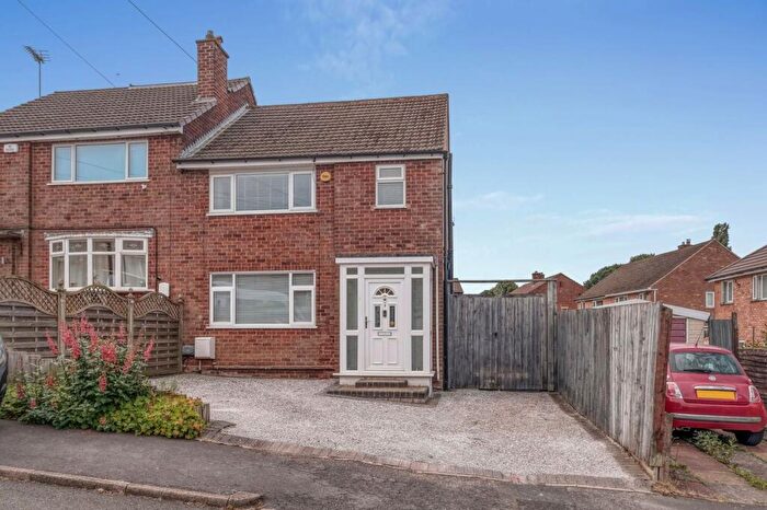 3 Bedroom Semi-Detached House For Sale In Nimmings Close, Birmingham, B31