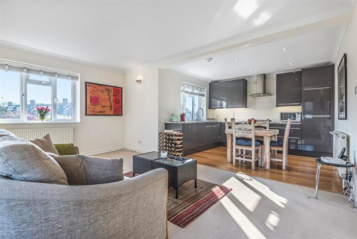2 Bedroom Maisonette For Sale In Cambridge Road, Barnes, London, SW13