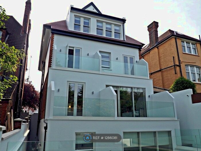 2 Bedroom Flat To Rent In Ambleside Avenue, London SW16