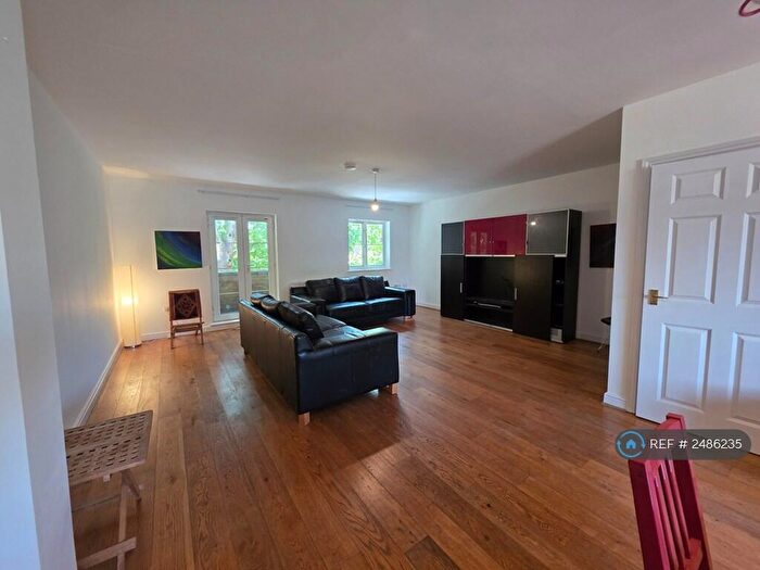 2 Bedroom Flat To Rent In Blakes Road, London, SE15