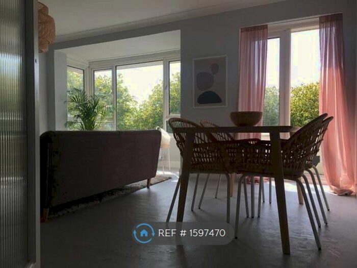 2 Bedroom Flat To Rent In Julian Court, Folkestone, CT19