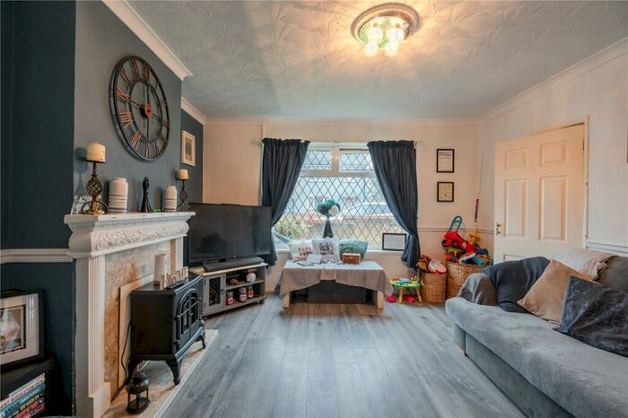 3 Bedroom End Of Terrace House For Sale In Evesham Avenue, Grimsby, Lincolnshire, DN34