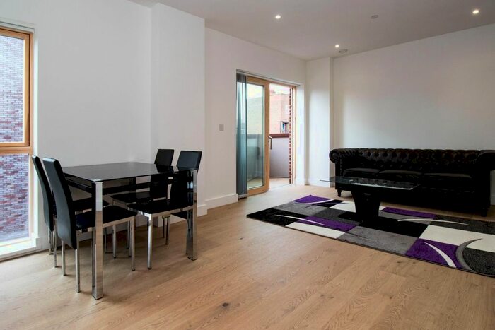 3 Bedroom Flat To Rent In Kingsland Road, London, E2