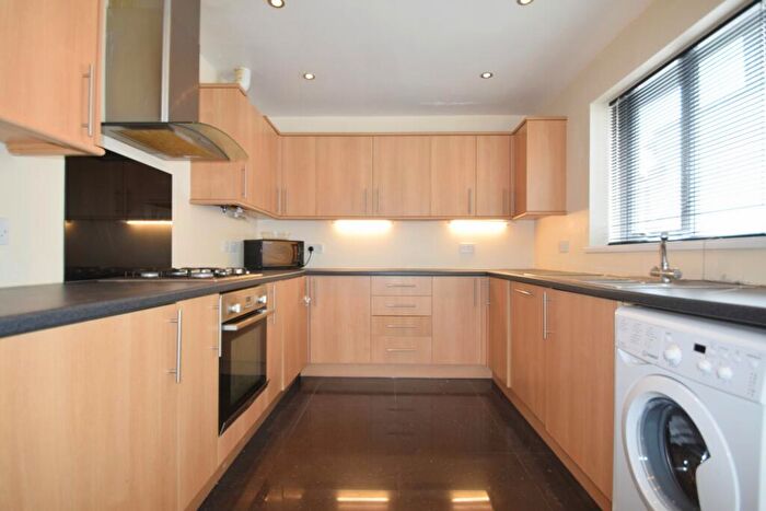 4 Bedroom House To Rent In Treharris Street, Cardiff, CF24