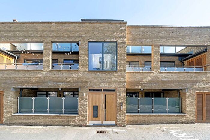 2 Bedroom Flat To Rent In Palfrey Place, Oval, SW8