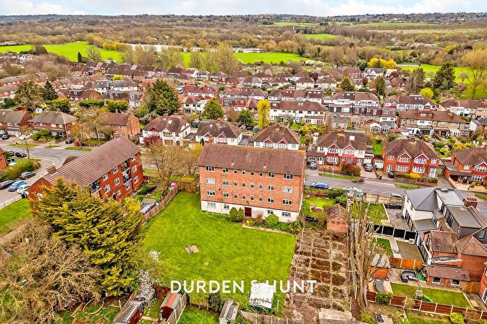 2 Bedroom Flat For Sale In Loughton Way, Buckhurst Hill, IG9