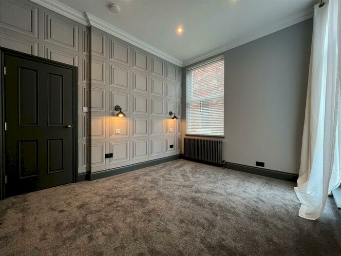 2 Bedroom Flat To Rent In Clyde Road, , West Didsbury, Manchester, M20