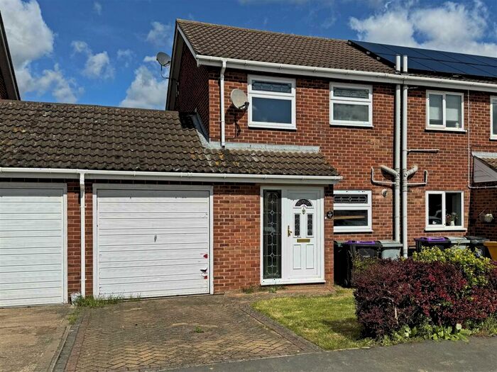 3 Bedroom Semi-Detached House To Rent In Ash Place, Stamford, PE9