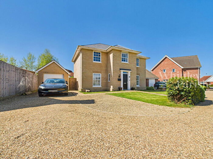 4 Bedroom Detached House For Sale In Sterlet Grove, Mulbarton, Norwich, NR14