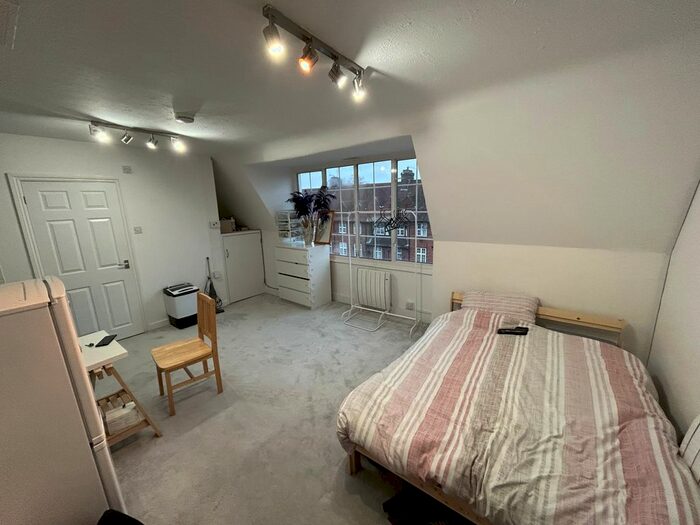 Studio To Rent In Golders Green Road, Golders Green, NW11