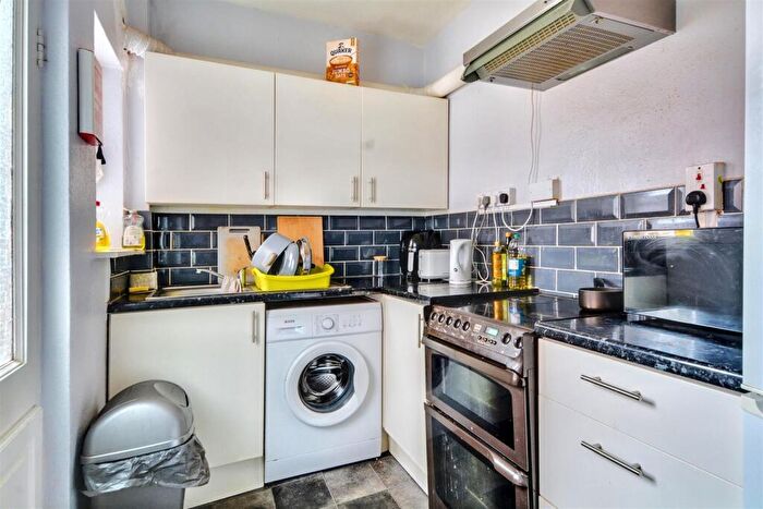 3 Bedroom Terraced House For Sale In Broxtowe Street, Nottingham, NG5