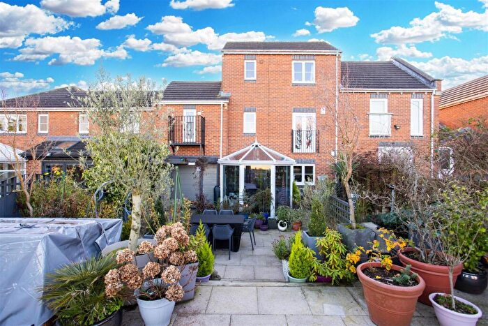 4 Bedroom Town House For Sale In Wansford Close, Austhorpe, Leeds, LS15