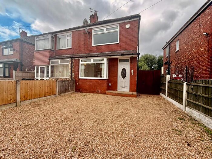 3 Bedroom Semi-Detached House For Sale In Clifton Street, Failsworth, Manchester, M35